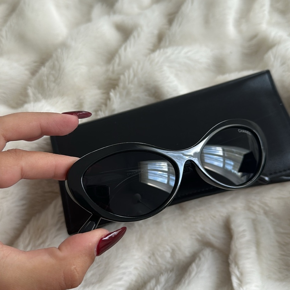 Woman sunglasses